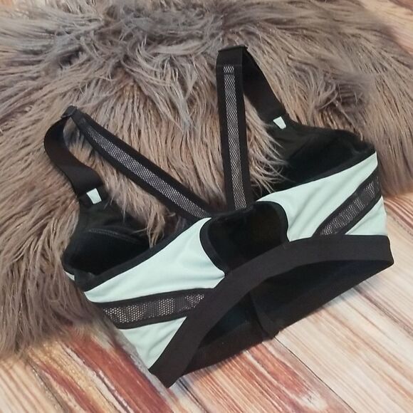 VICTORIA'S Sport front zip sports bra - Picture 7 of 9